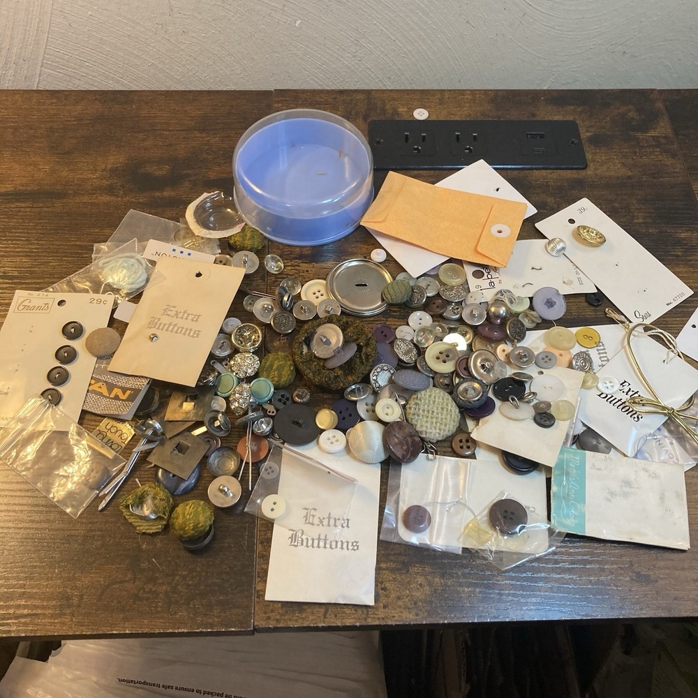 Vintage Button Mixed Lot Craft Sewing Materials 10oz Incl‎ Blazer/Military Style